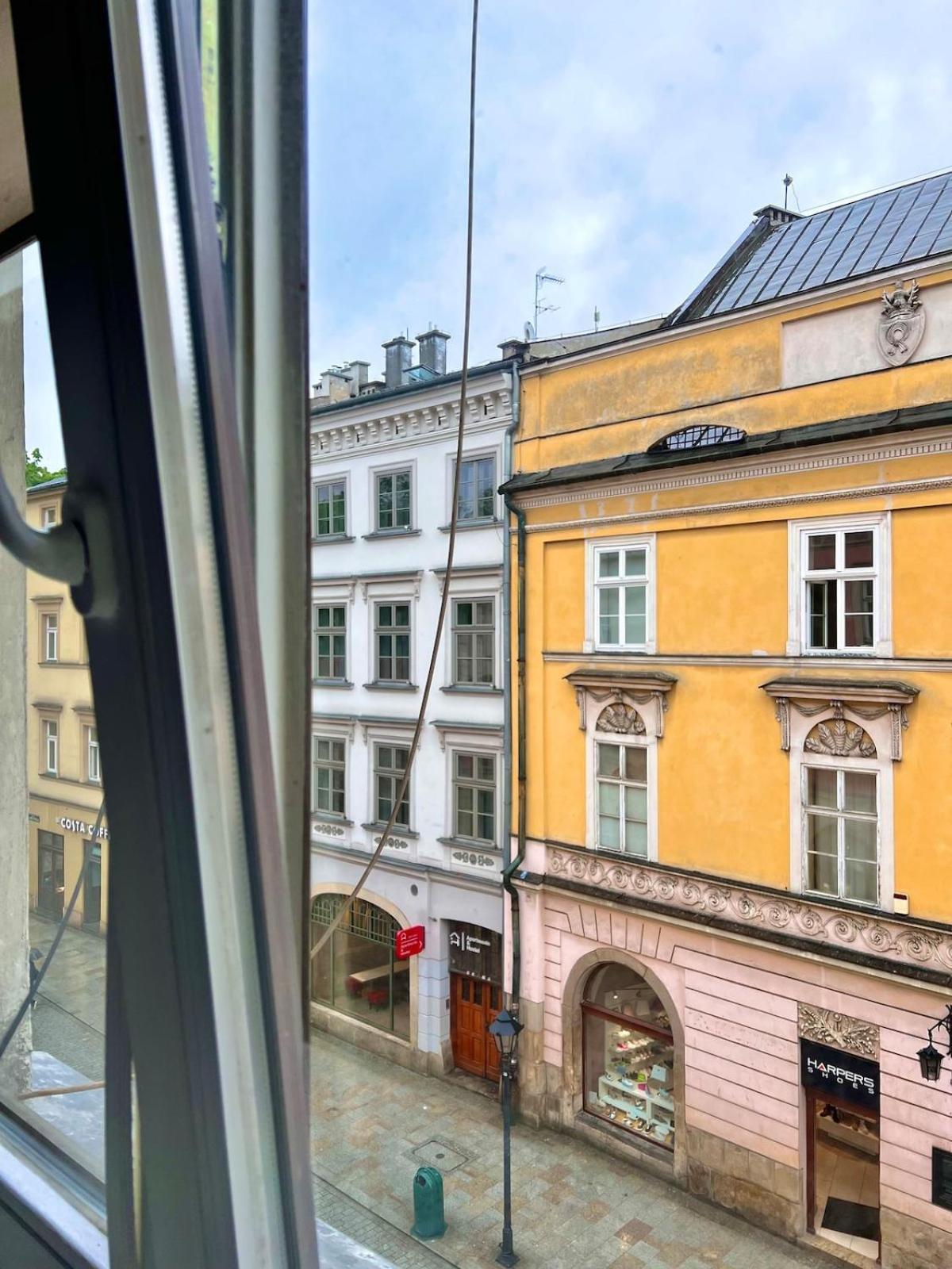 Cinema With A View Of Old Town * Krakau